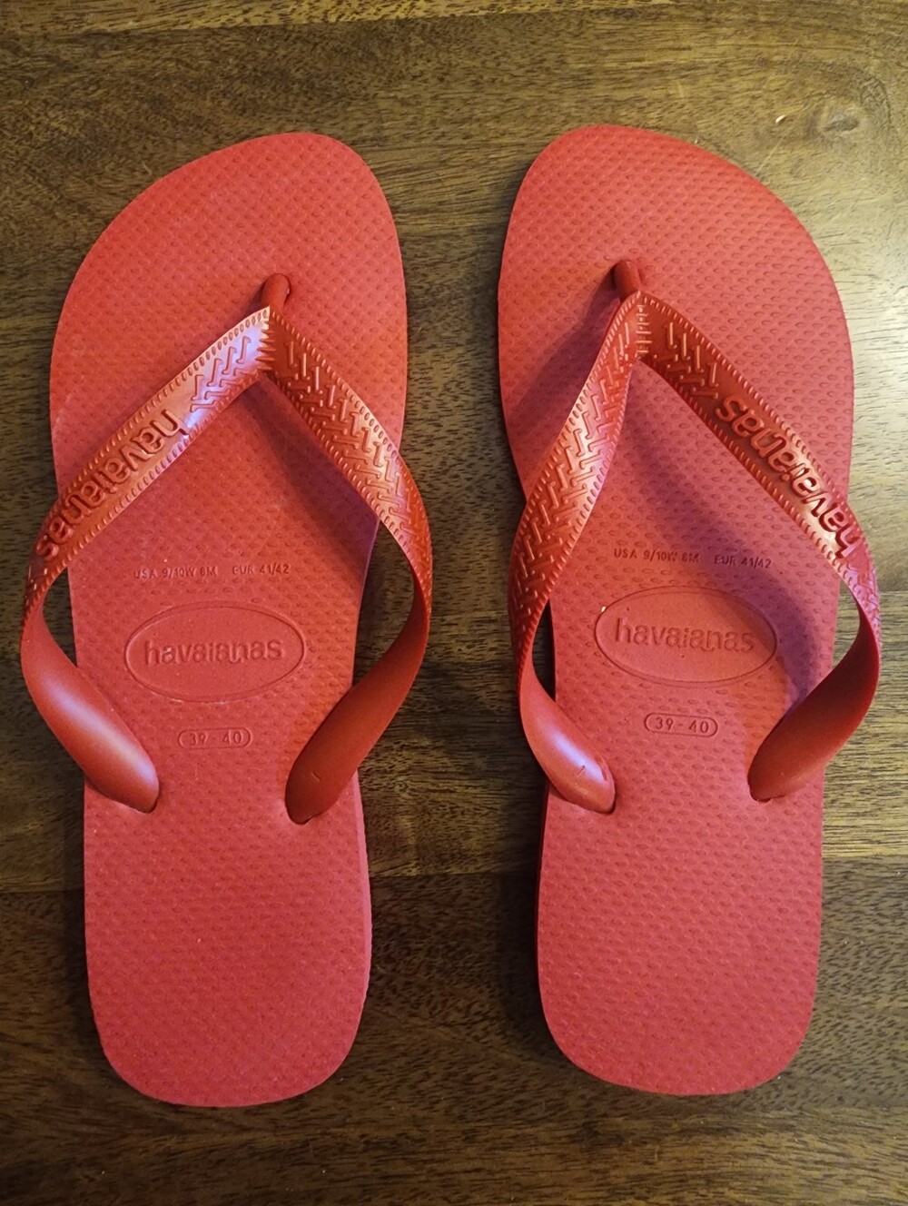 Havaianas Classic Flip Flops In Red